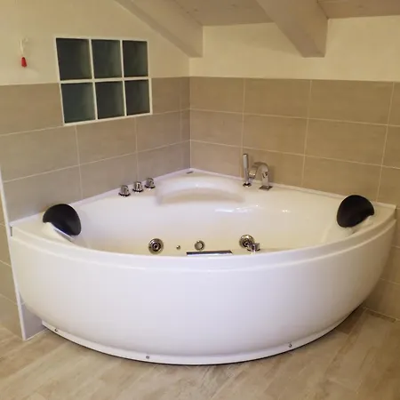 La Vista Del Poggio לינה וארוחת בוקר קסטלארו