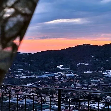 La Vista Del Poggio Castellaro (Liguria)